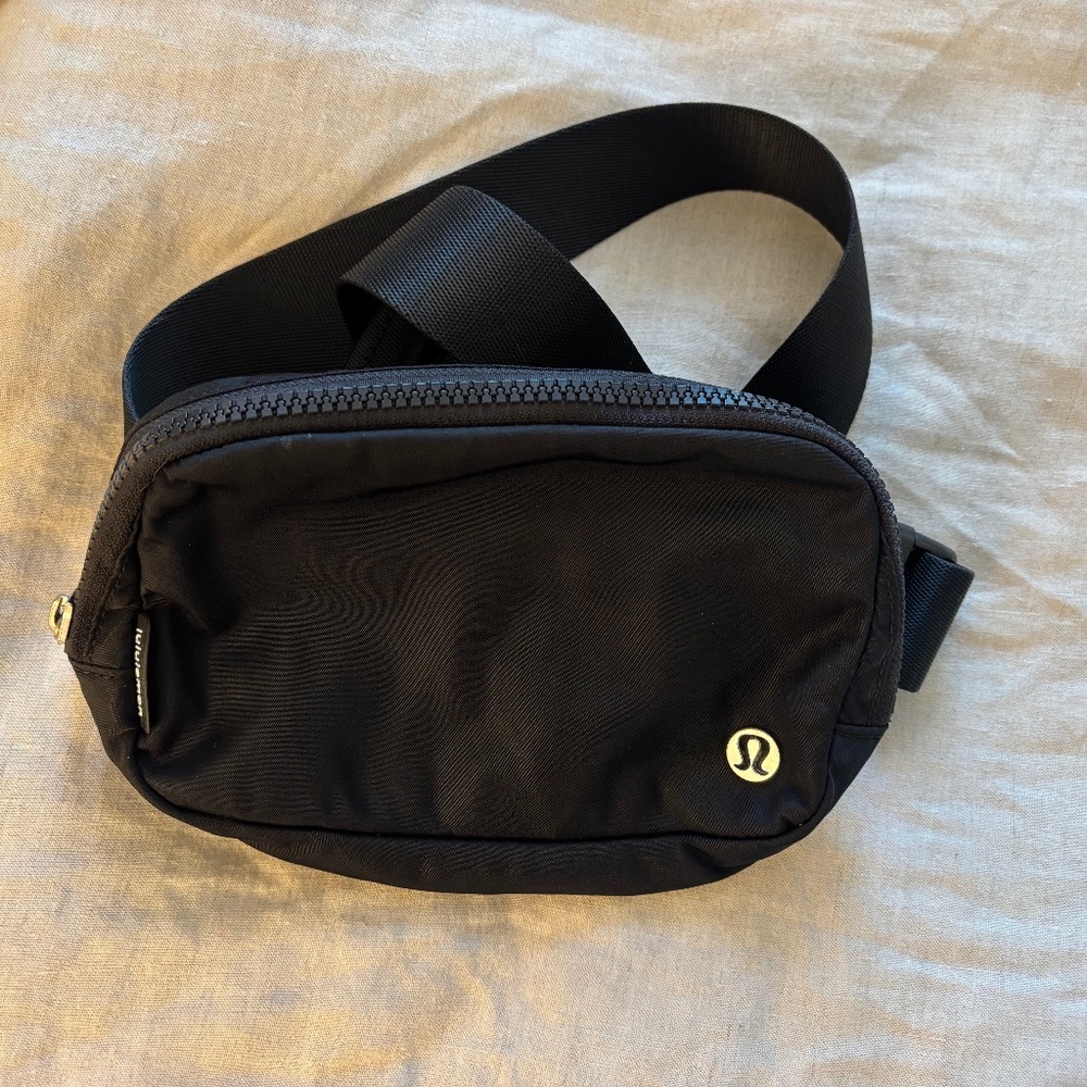 Lululemon Everywhere Belt Bag 1L